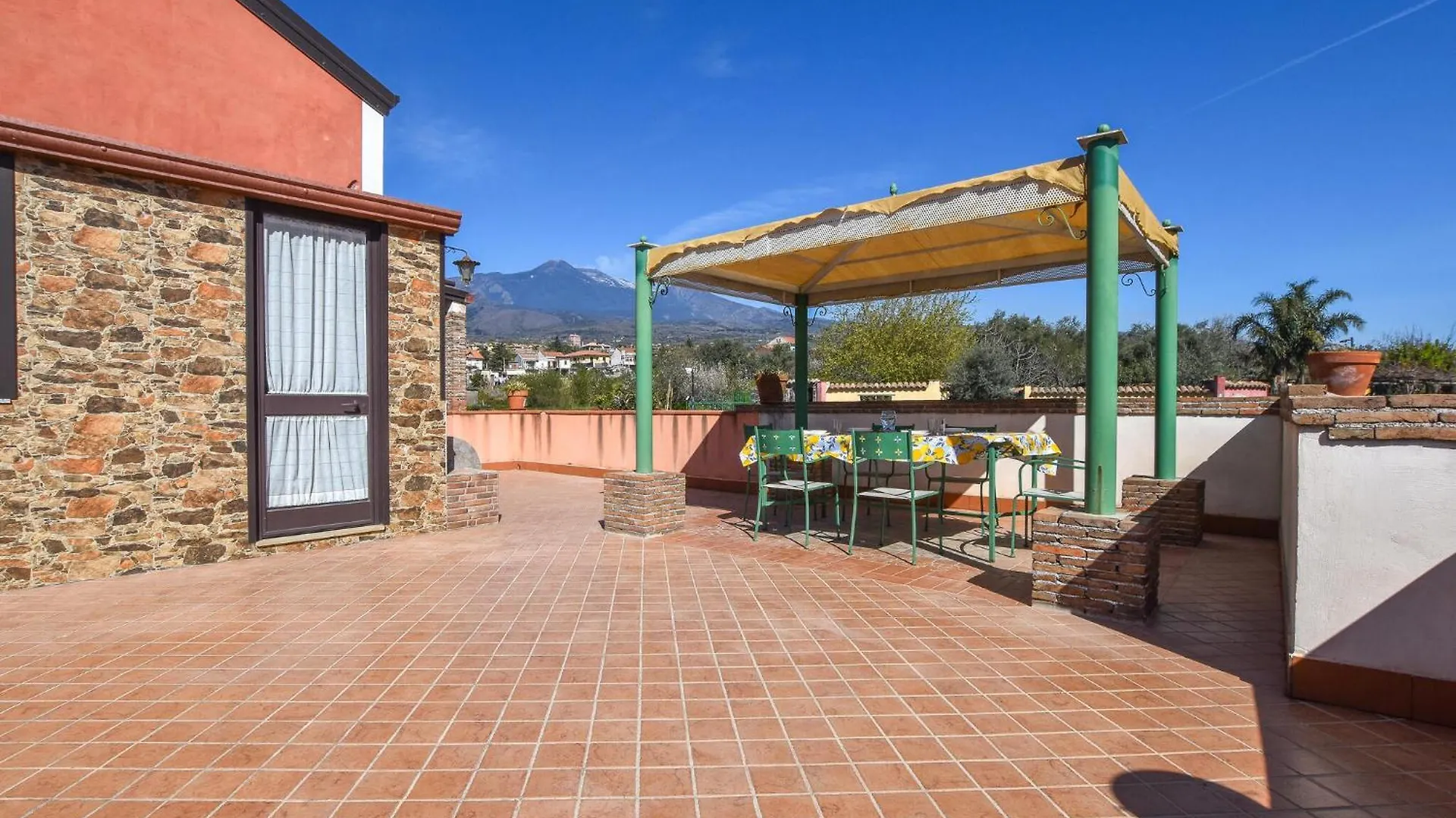 Lovely Apartment In Santa Venerina