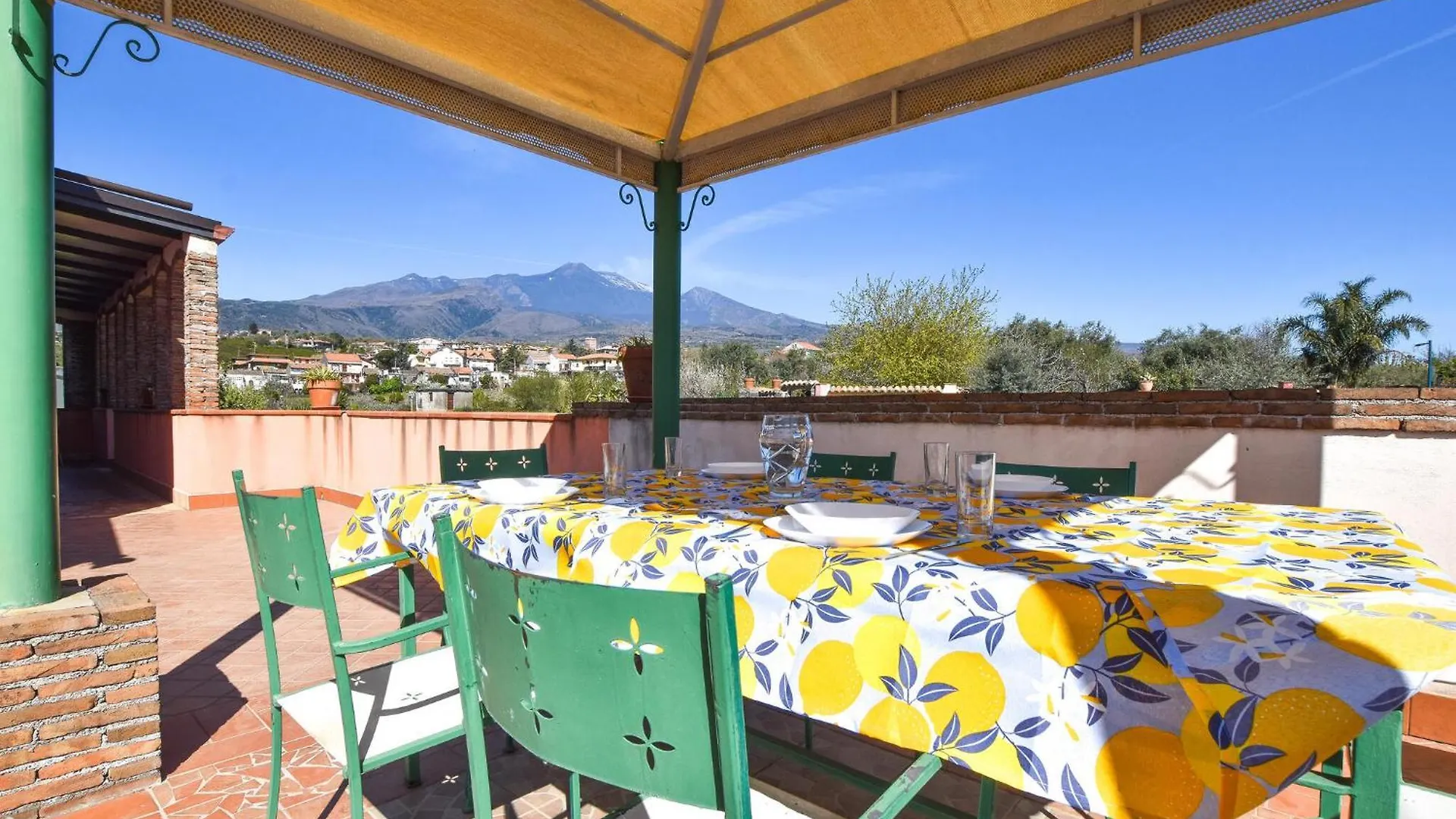 Lovely Apartment In Santa Venerina location